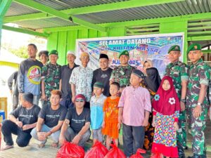 Gambar 2. Foto Bersama Pihak Penyelenggara Kegiatan (Yayasan PLN, Biker Motor Klasik, Anak-anak penerima manfaat)